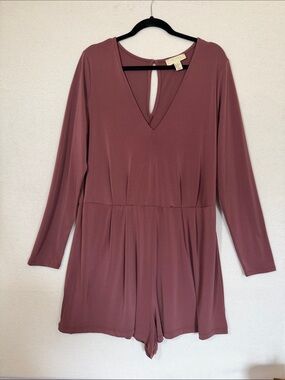 Forever 21 Plus Mauve Sleeveless V neck Romper